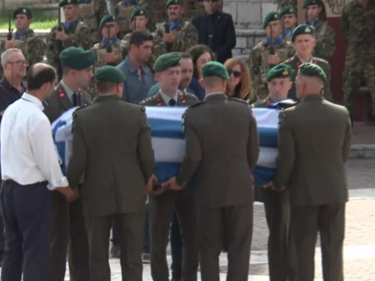 Καρδίτσα: Σπαραγμός στο τελευταίο «αντίο»του 27χρονου στρατιωτικού Γιώργου Βούλγαρη απο το Μουζάκι Καρδίτσας που σκοτώθηκε στη Λιβύη- Όλο το χωριό τίμησε τη μνήμη του- Του απονεμήθηκε ο ανώτατος βαθμός του Συνταγματάρχη